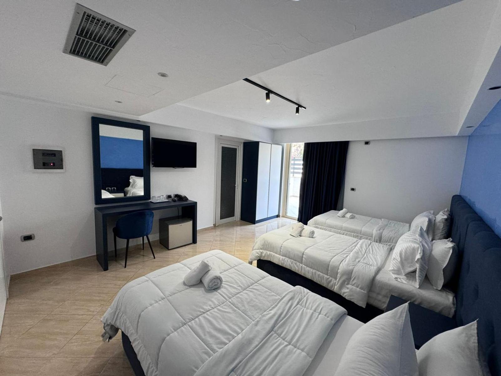 Hotel Blue Sky Saranda Kültér fotó